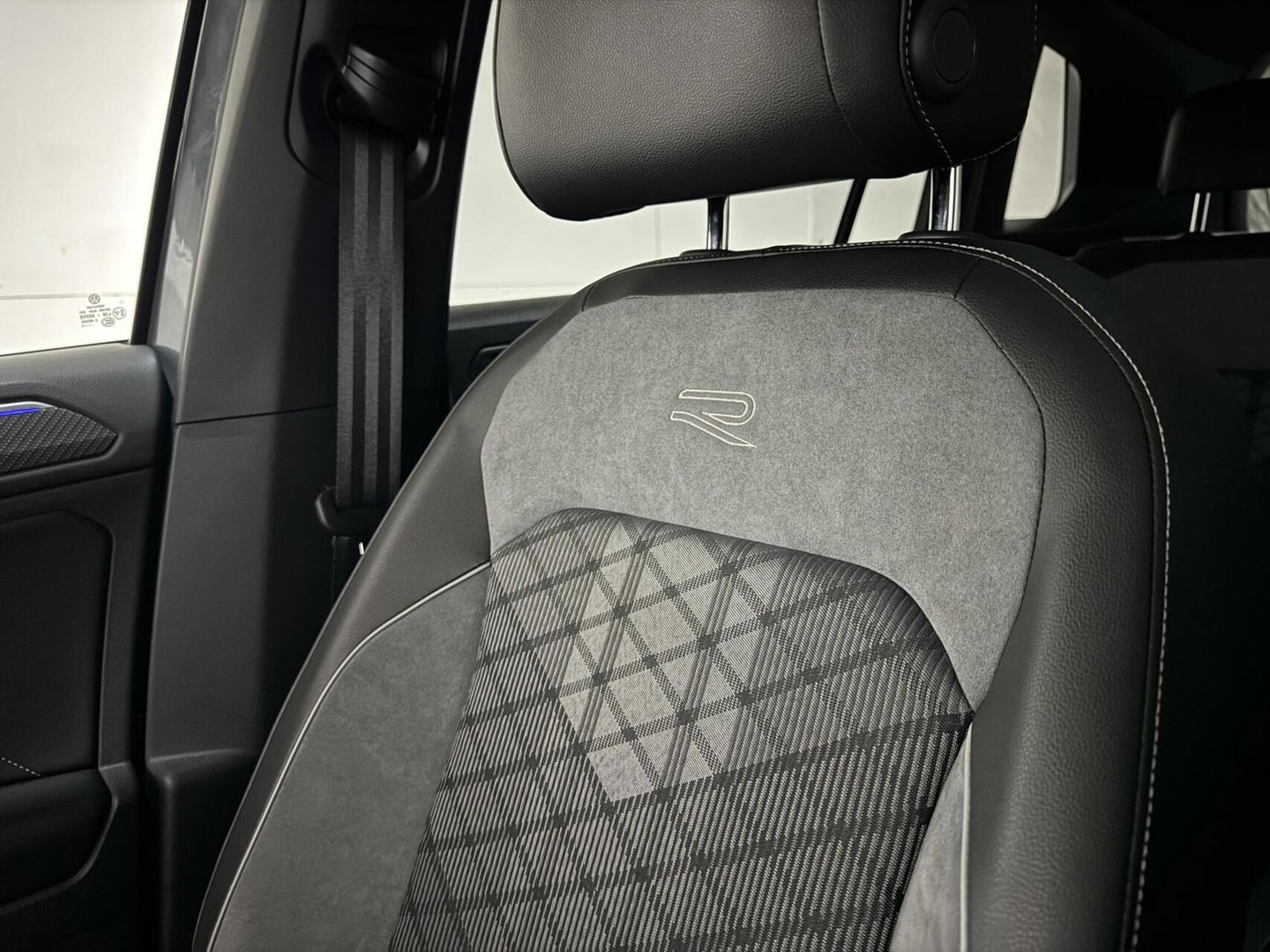 Volkswagen Tiguan 1.4 TSI eHybrid Black Style R-Line Pano Sfeer Trekh.