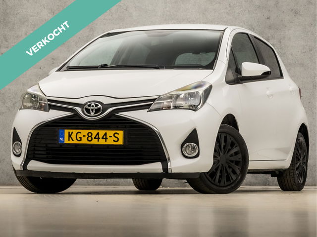 Toyota Yaris - 1.0 VVT-i Sport (SCHERM, AIRCO, BLUETOOTH, SPORTSTOELEN, MULTIFUNCTIONEEL STUURWIEL, NIEUWE APK, NIEUWSTAAT)