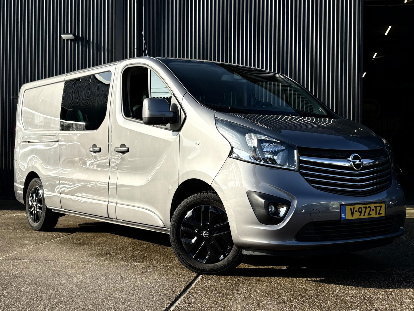 Opel Vivaro 1.6 CDTI 125pk L2H1 DC SPORT | 2x schuifdeur | Keyless | Camera | Velgen | Dubbel cabine |