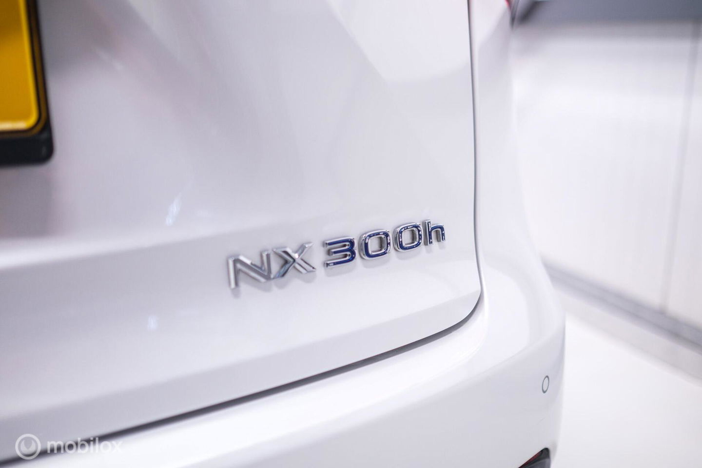 Lexus NX 300h AWD F Sport Line | Dealer onderhouden | Schuifdak | Winterpakket | Parelmoer | LED | Leder | HUD |