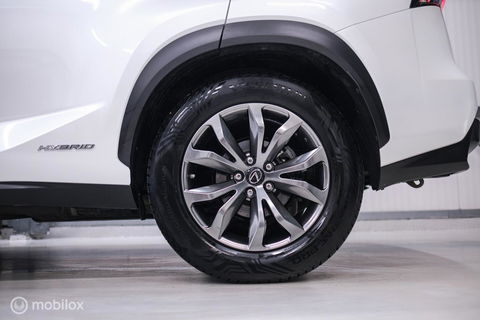 Lexus NX 300h AWD F Sport Line | Dealer onderhouden | Schuifdak | Winterpakket | Parelmoer | LED | Leder | HUD |