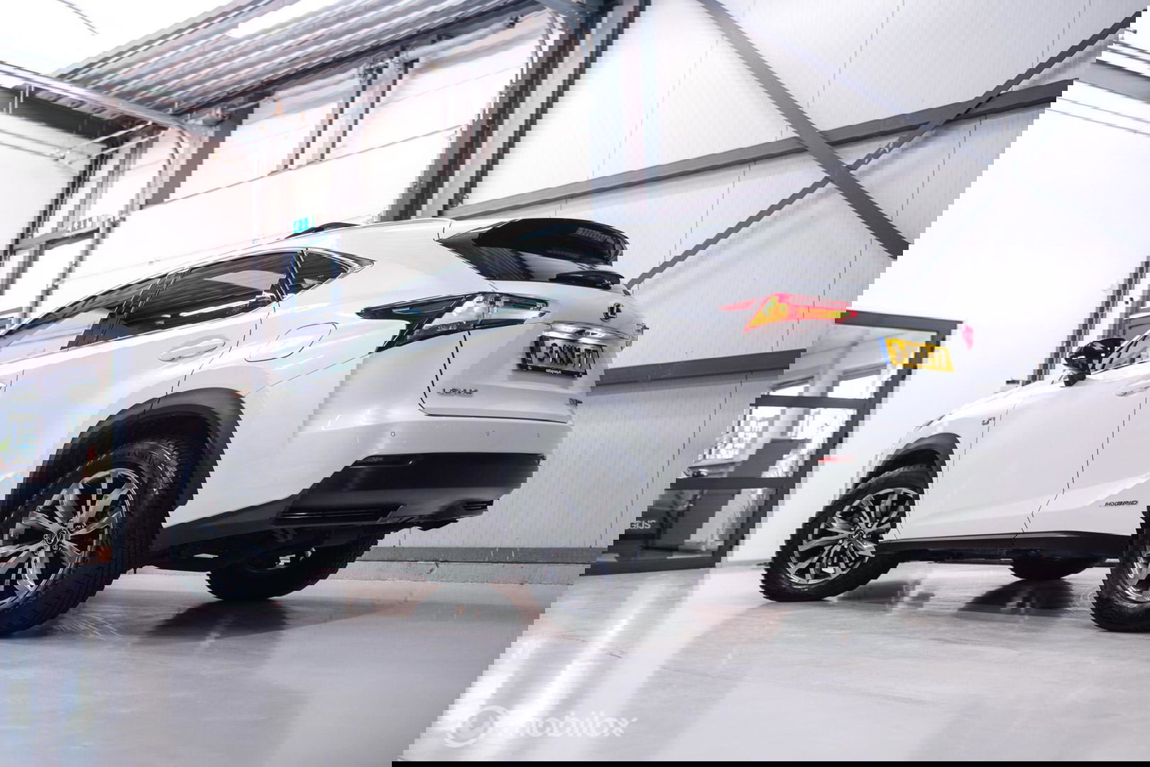 Lexus NX 300h AWD F Sport Line | Dealer onderhouden | Schuifdak | Winterpakket | Parelmoer | LED | Leder | HUD |