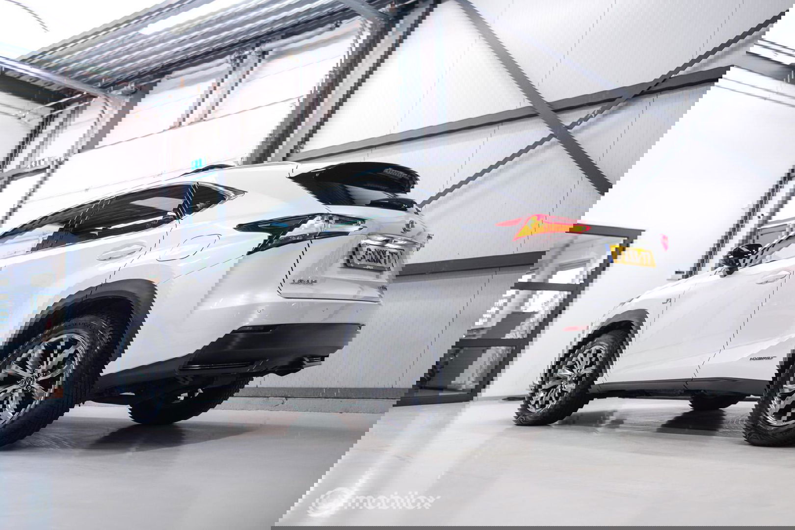 Lexus NX 300h AWD F Sport Line | Dealer onderhouden | Schuifdak | Winterpakket | Parelmoer | LED | Leder | HUD |