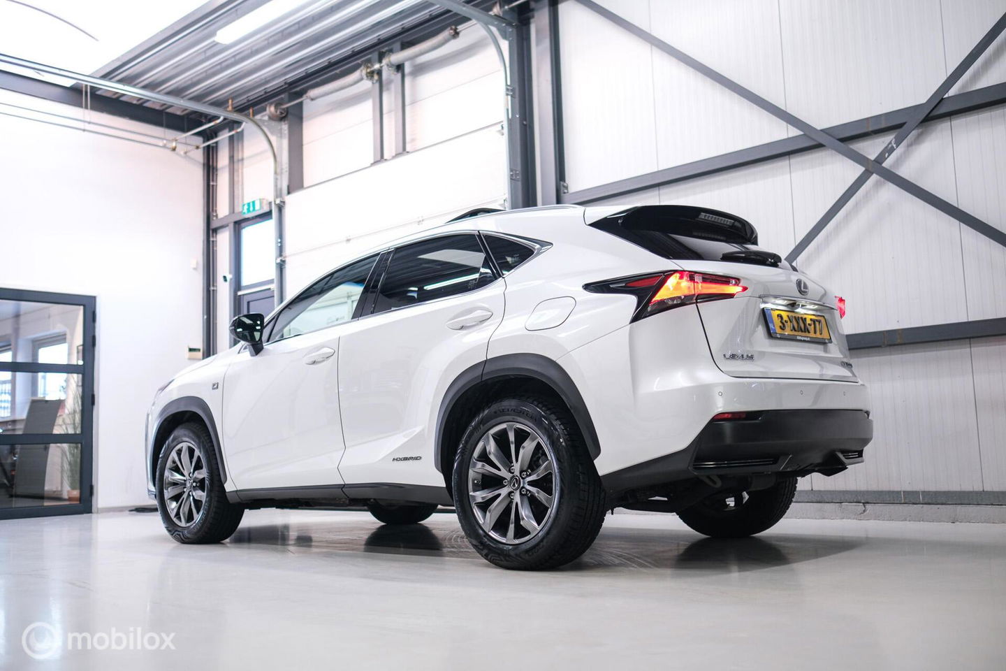 Lexus NX 300h AWD F Sport Line | Dealer onderhouden | Schuifdak | Winterpakket | Parelmoer | LED | Leder | HUD |