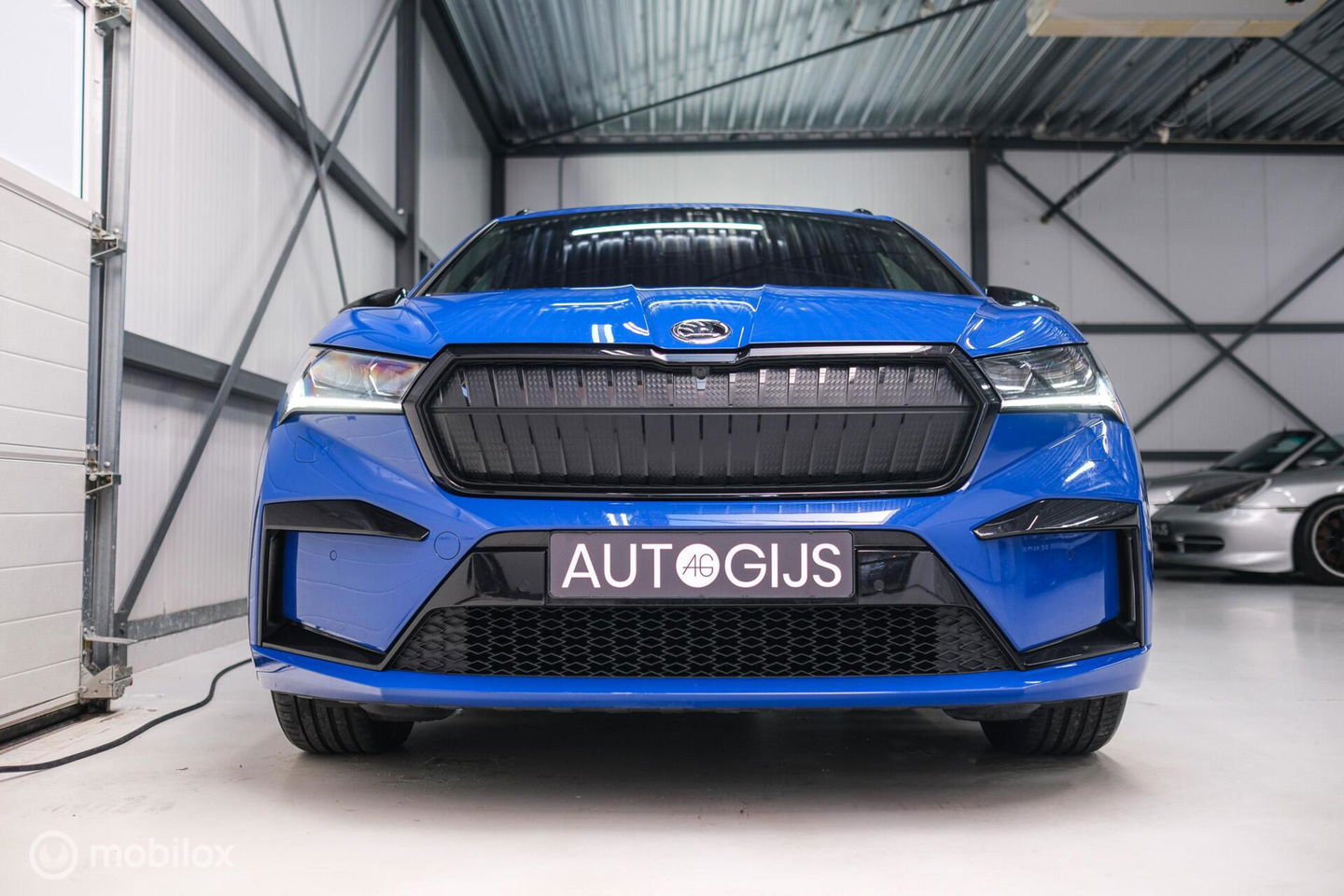 Škoda Enyaq iV 60 Sportline | Sportstoelen | Alcantara | Camera | NL auto | 1e eigenaar | Energy Blue | LED | Rijklaarprijs |