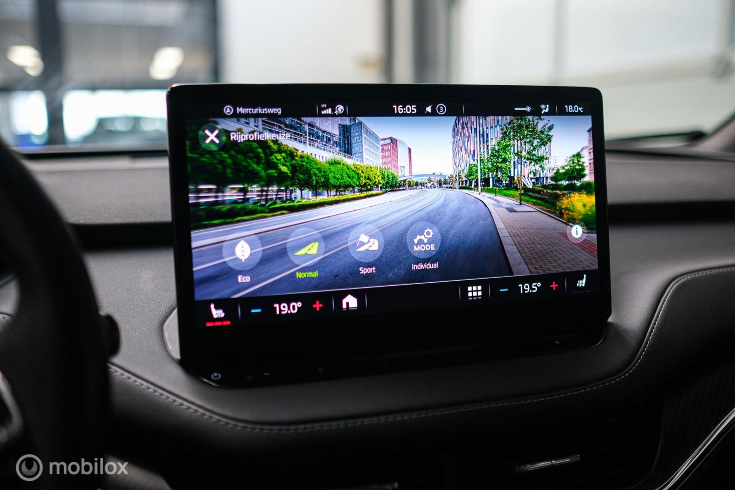 Škoda Enyaq iV 60 Sportline | Sportstoelen | Alcantara | Camera | NL auto | 1e eigenaar | Energy Blue | LED | Rijklaarprijs |