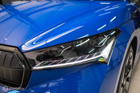 Škoda Enyaq iV 60 Sportline | Sportstoelen | Alcantara | Camera | NL auto | 1e eigenaar | Energy Blue | LED | Rijklaarprijs |