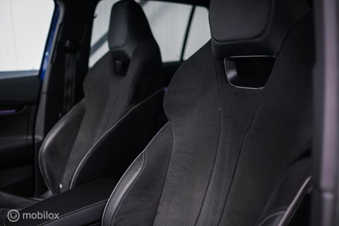 Škoda Enyaq iV 60 Sportline | Sportstoelen | Alcantara | Camera | NL auto | 1e eigenaar | Energy Blue | LED | Rijklaarprijs |