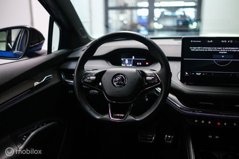 Škoda Enyaq iV 60 Sportline | Sportstoelen | Alcantara | Camera | NL auto | 1e eigenaar | Energy Blue | LED | Rijklaarprijs |