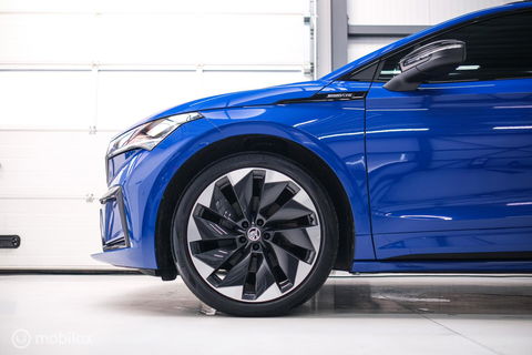 Škoda Enyaq iV 60 Sportline | Sportstoelen | Alcantara | Camera | NL auto | 1e eigenaar | Energy Blue | LED | Rijklaarprijs |
