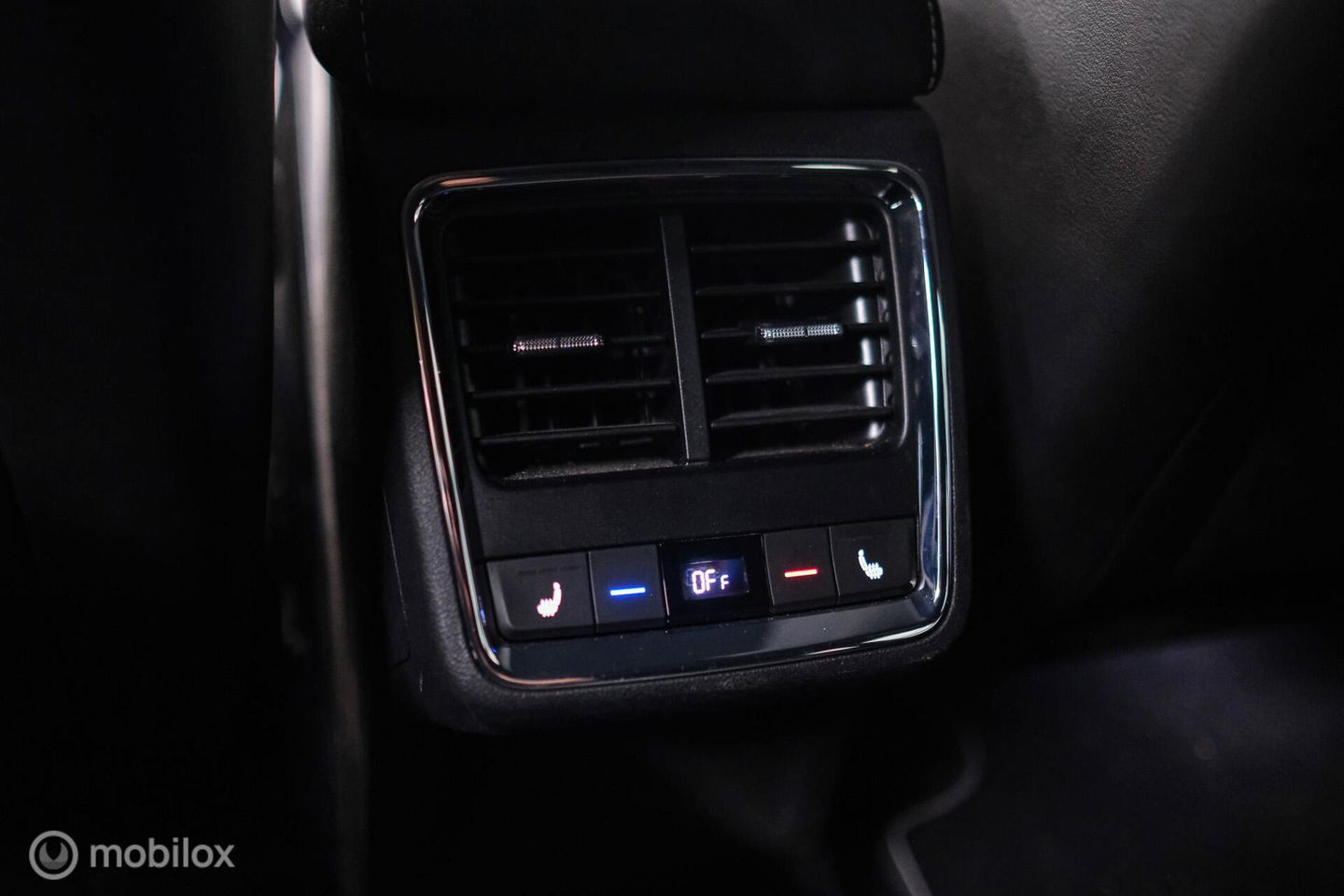 Škoda Enyaq iV 60 Sportline | Sportstoelen | Alcantara | Camera | NL auto | 1e eigenaar | Energy Blue | LED | Rijklaarprijs |