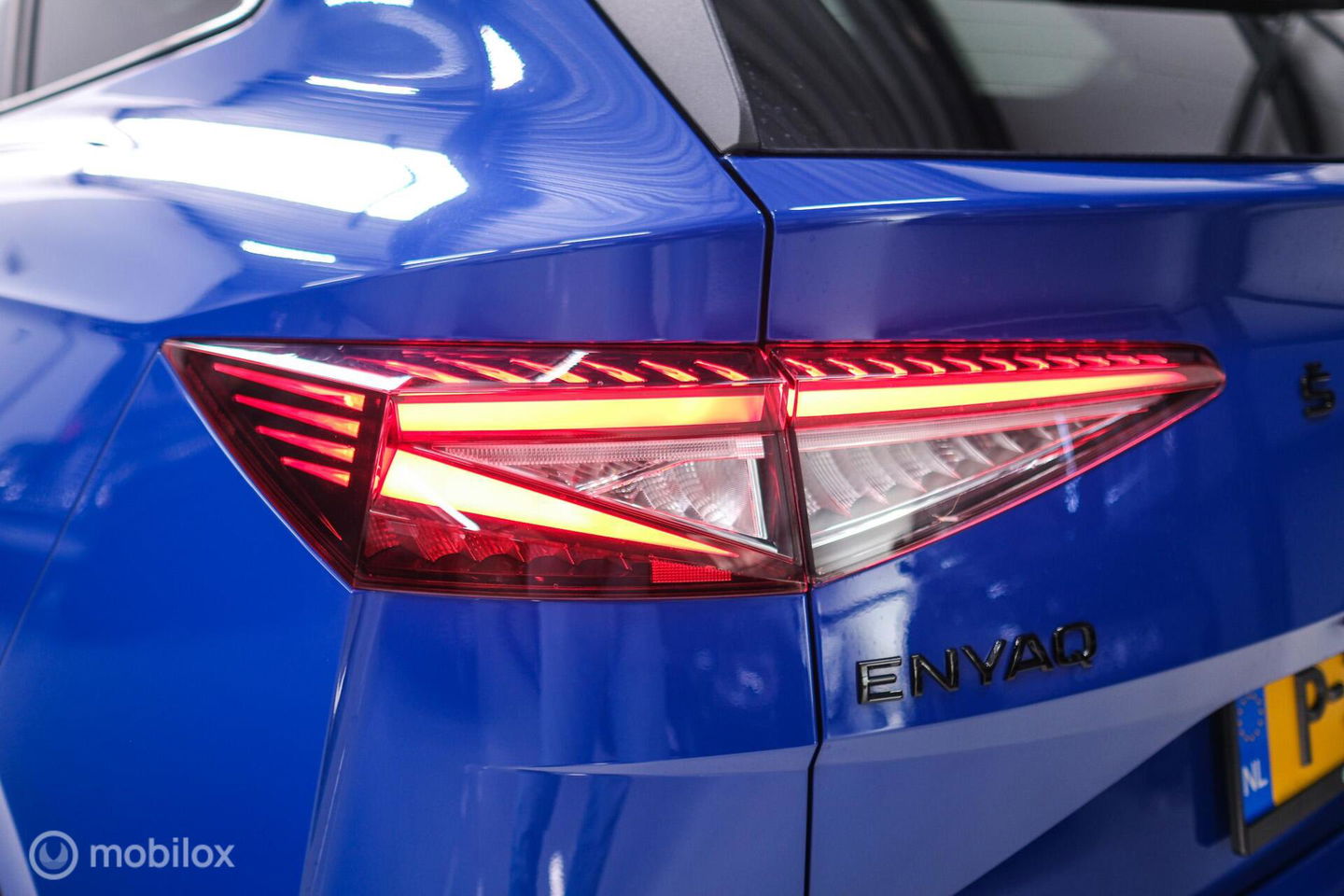Škoda Enyaq iV 60 Sportline | Sportstoelen | Alcantara | Camera | NL auto | 1e eigenaar | Energy Blue | LED | Rijklaarprijs |