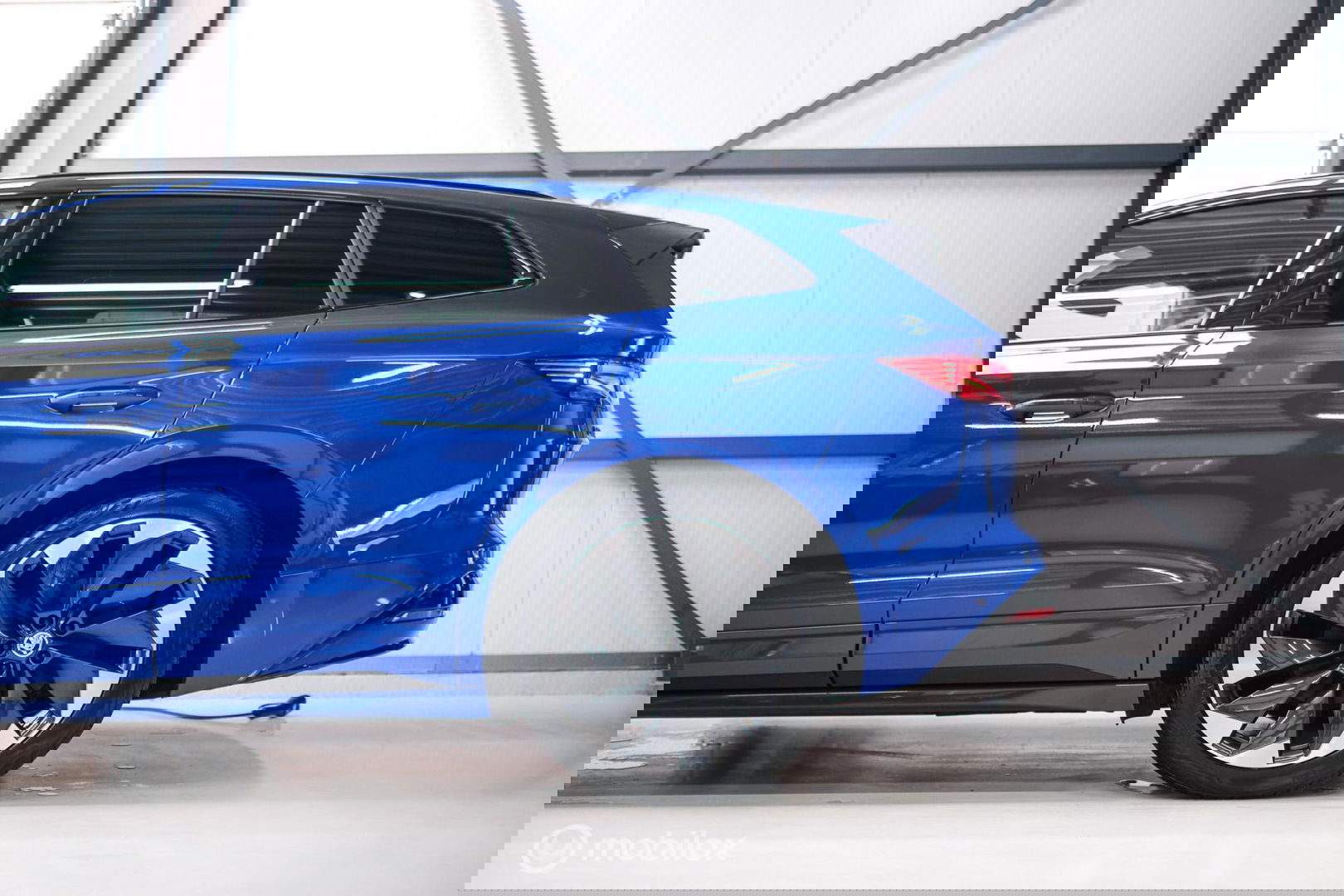 Škoda Enyaq iV 60 Sportline | Sportstoelen | Alcantara | Camera | NL auto | 1e eigenaar | Energy Blue | LED | Rijklaarprijs |