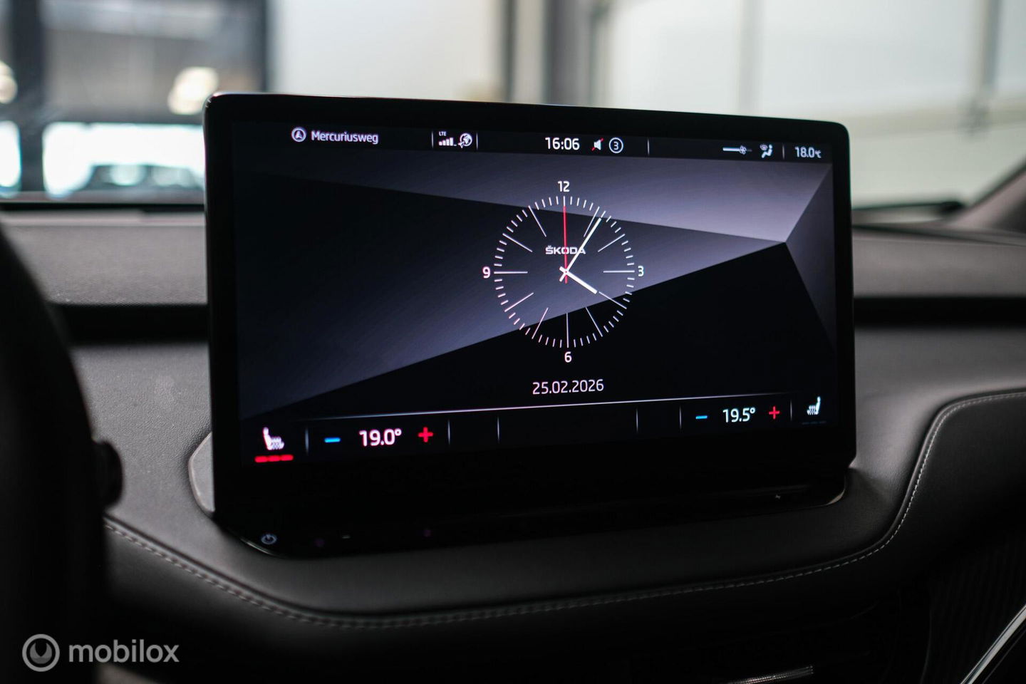 Škoda Enyaq iV 60 Sportline | Sportstoelen | Alcantara | Camera | NL auto | 1e eigenaar | Energy Blue | LED | Rijklaarprijs |