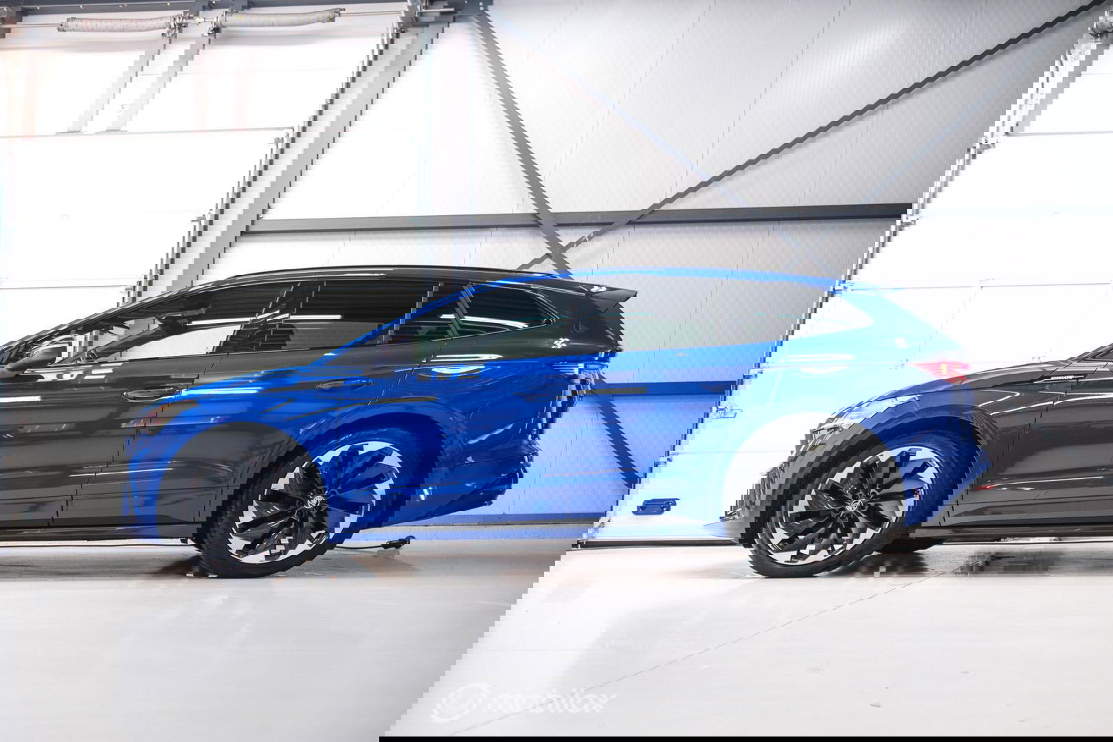 Škoda Enyaq iV 60 Sportline | Sportstoelen | Alcantara | Camera | NL auto | 1e eigenaar | Energy Blue | LED | Rijklaarprijs |