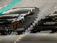 Toyota Auris - 1.8 Hybrid Sport Automaat (NAVIGATIE, CLIMATE, CAMERA, STOELVERWARMING, GETINT GLAS, SPORTSTOELEN, CRUISE, KEYLESS, TREKHAAK, NIEUWSTAAT)