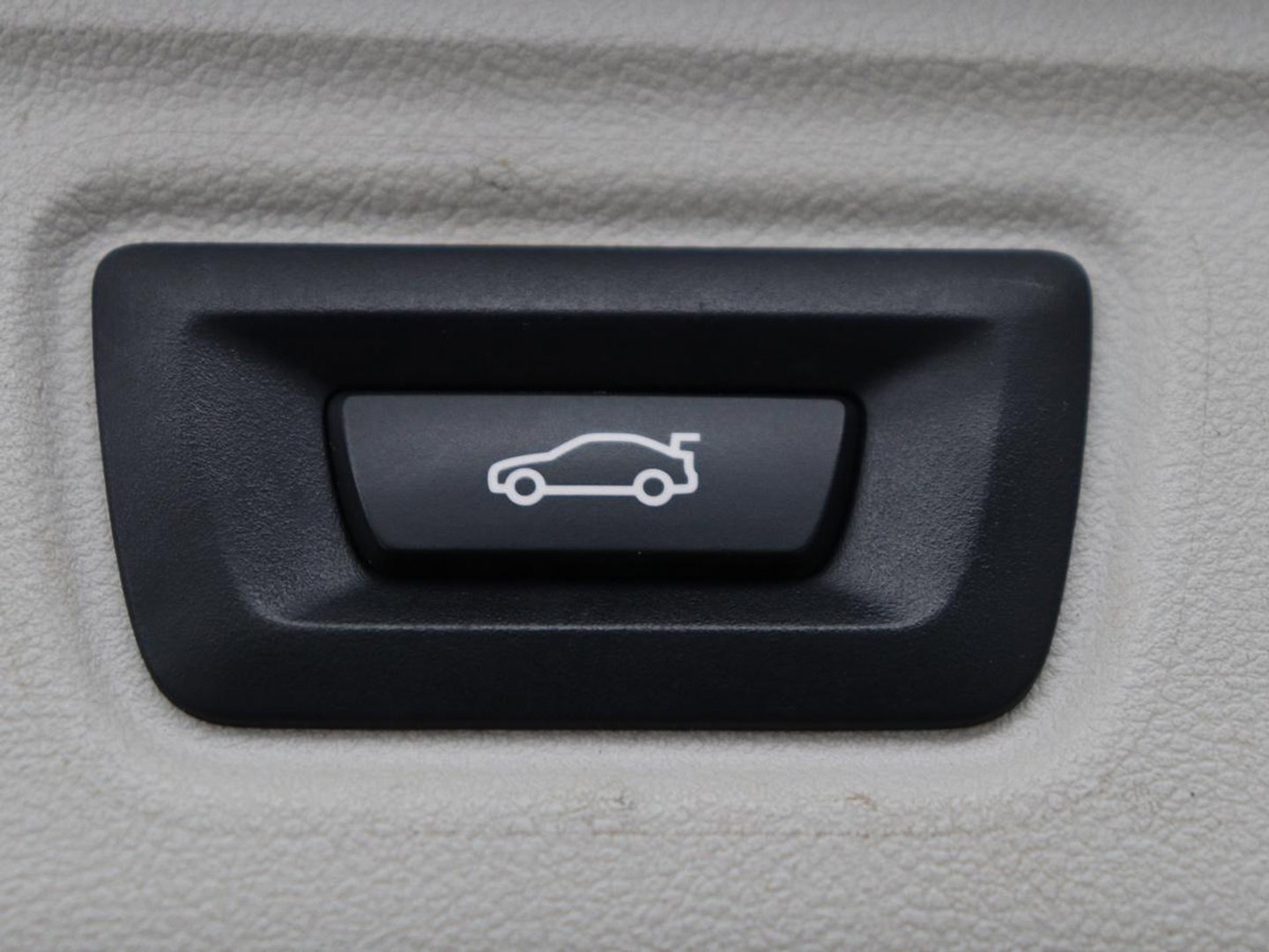 BMW 3 Serie Touring 318i Sport Line | Sportstoelen | Half leder | Live Cockpit | Carplay | Navigatie | Sfeerverlichting | Parkeerhulp | Climate control | Bluetooth | Cruise control