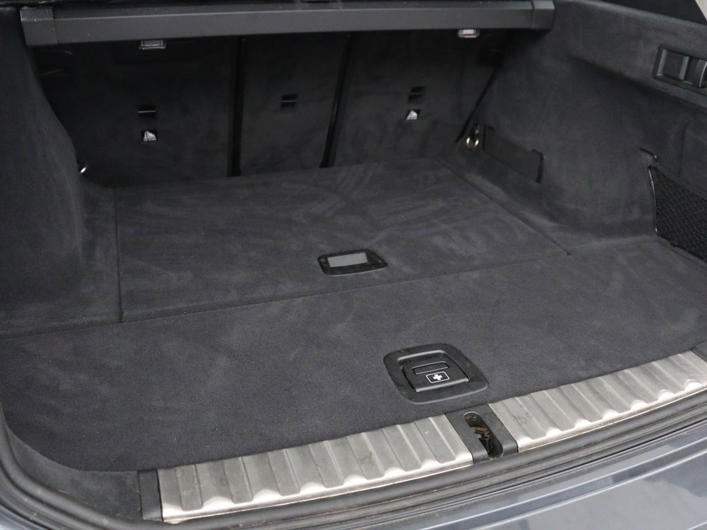 BMW 3 Serie Touring 318i Sport Line | Sportstoelen | Half leder | Live Cockpit | Carplay | Navigatie | Sfeerverlichting | Parkeerhulp | Climate control | Bluetooth | Cruise control