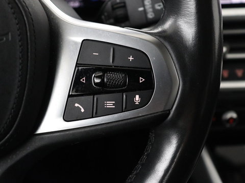 BMW 3 Serie Touring 318i Sport Line | Sportstoelen | Half leder | Live Cockpit | Carplay | Navigatie | Sfeerverlichting | Parkeerhulp | Climate control | Bluetooth | Cruise control