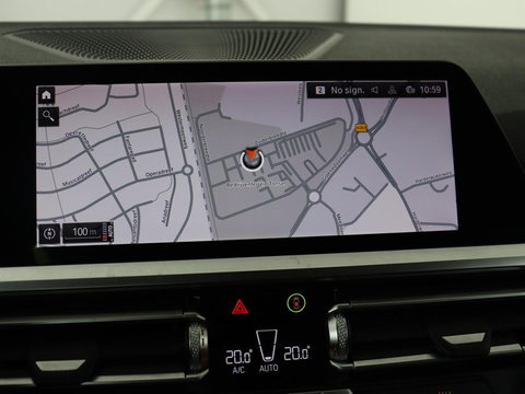 BMW 3 Serie Touring 318i Sport Line | Sportstoelen | Half leder | Live Cockpit | Carplay | Navigatie | Sfeerverlichting | Parkeerhulp | Climate control | Bluetooth | Cruise control