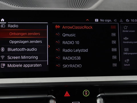 BMW 3 Serie Touring 318i Sport Line | Sportstoelen | Half leder | Live Cockpit | Carplay | Navigatie | Sfeerverlichting | Parkeerhulp | Climate control | Bluetooth | Cruise control