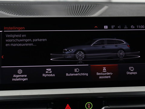 BMW 3 Serie Touring 318i Sport Line | Sportstoelen | Half leder | Live Cockpit | Carplay | Navigatie | Sfeerverlichting | Parkeerhulp | Climate control | Bluetooth | Cruise control