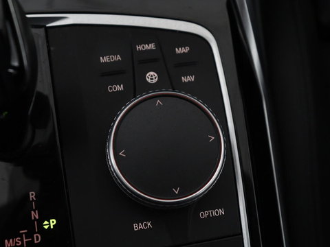 BMW 3 Serie Touring 318i Sport Line | Sportstoelen | Half leder | Live Cockpit | Carplay | Navigatie | Sfeerverlichting | Parkeerhulp | Climate control | Bluetooth | Cruise control