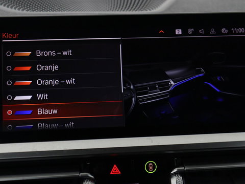 BMW 3 Serie Touring 318i Sport Line | Sportstoelen | Half leder | Live Cockpit | Carplay | Navigatie | Sfeerverlichting | Parkeerhulp | Climate control | Bluetooth | Cruise control