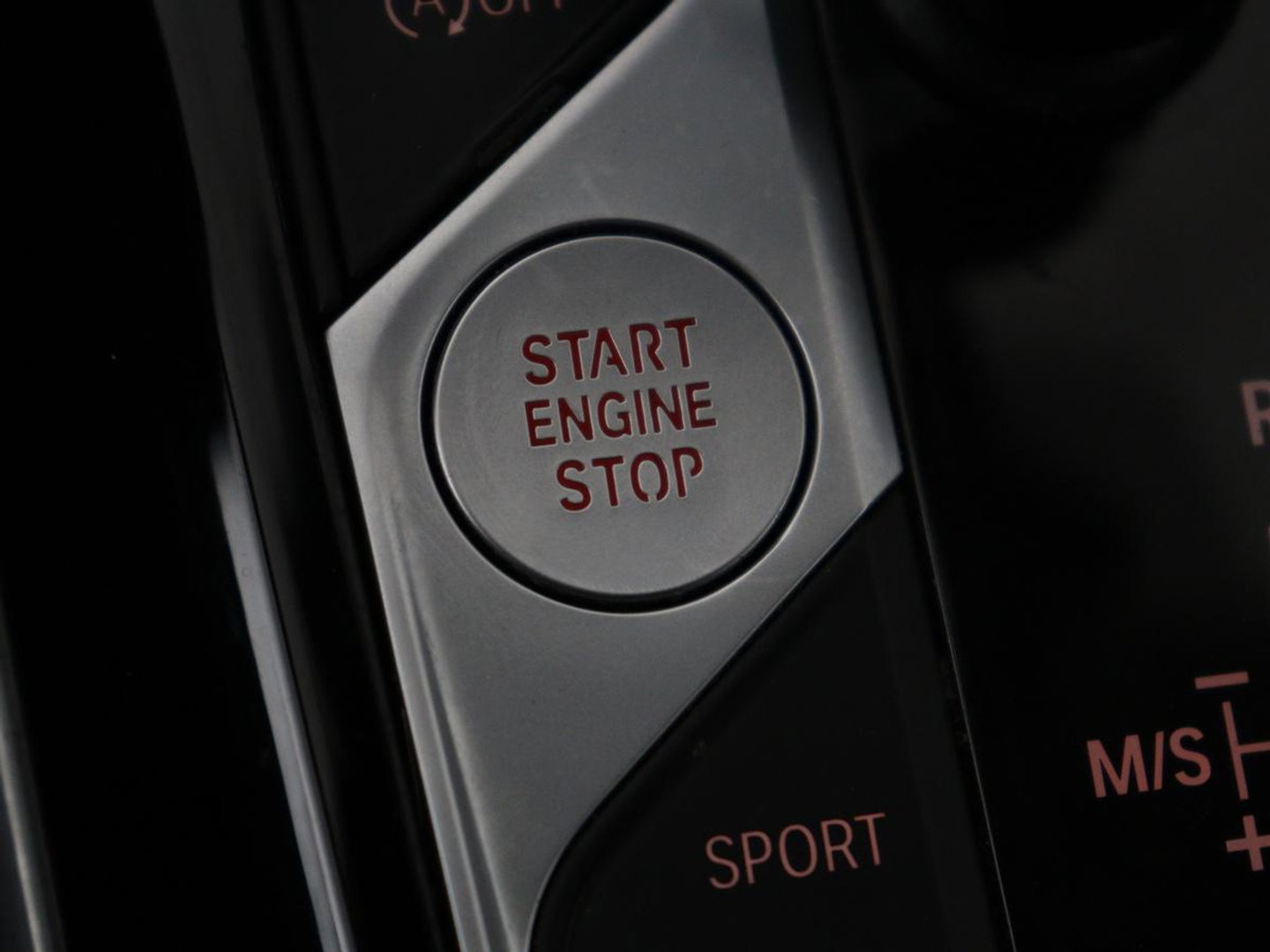 BMW 3 Serie Touring 318i Sport Line | Sportstoelen | Half leder | Live Cockpit | Carplay | Navigatie | Sfeerverlichting | Parkeerhulp | Climate control | Bluetooth | Cruise control