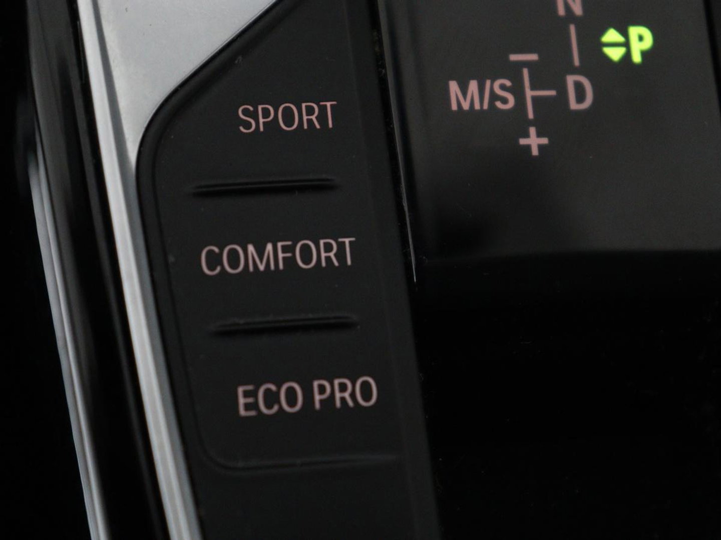 BMW 3 Serie Touring 318i Sport Line | Sportstoelen | Half leder | Live Cockpit | Carplay | Navigatie | Sfeerverlichting | Parkeerhulp | Climate control | Bluetooth | Cruise control