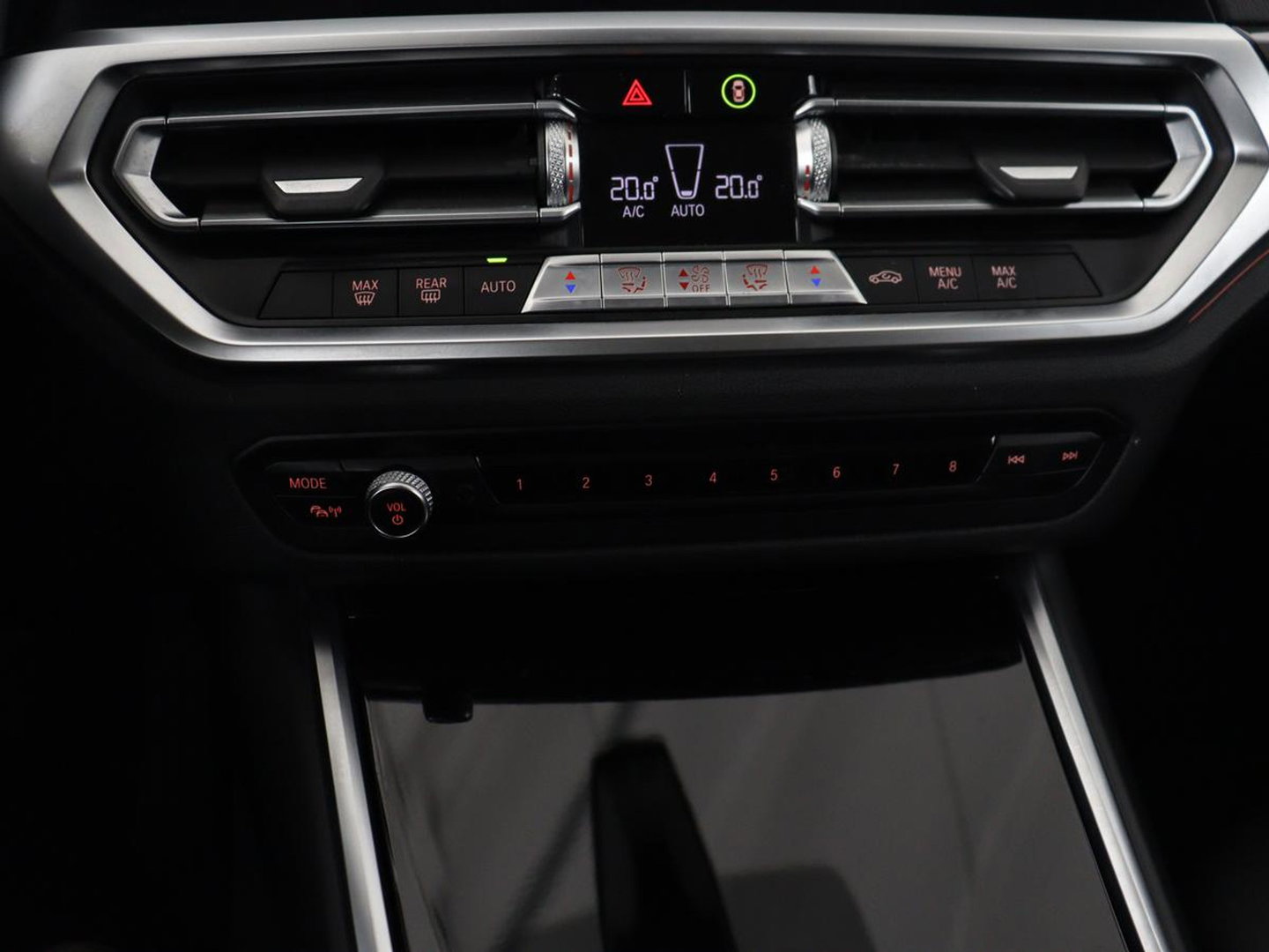 BMW 3 Serie Touring 318i Sport Line | Sportstoelen | Half leder | Live Cockpit | Carplay | Navigatie | Sfeerverlichting | Parkeerhulp | Climate control | Bluetooth | Cruise control