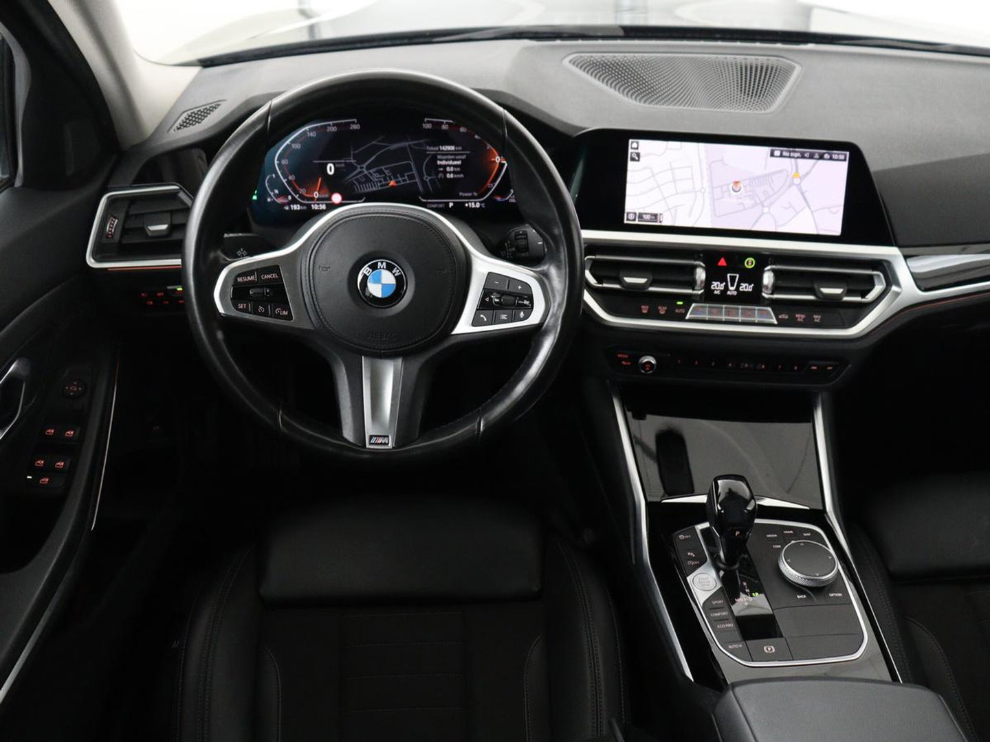 BMW 3 Serie Touring 318i Sport Line | Sportstoelen | Half leder | Live Cockpit | Carplay | Navigatie | Sfeerverlichting | Parkeerhulp | Climate control | Bluetooth | Cruise control
