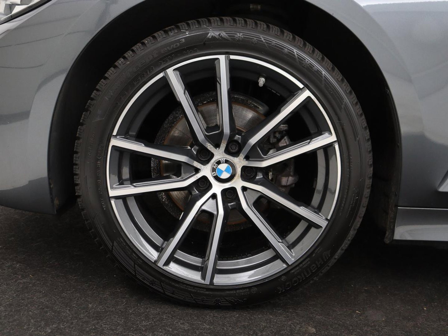 BMW 3 Serie Touring 318i Sport Line | Sportstoelen | Half leder | Live Cockpit | Carplay | Navigatie | Sfeerverlichting | Parkeerhulp | Climate control | Bluetooth | Cruise control