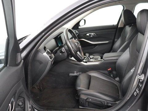 BMW 3 Serie Touring 318i Sport Line | Sportstoelen | Half leder | Live Cockpit | Carplay | Navigatie | Sfeerverlichting | Parkeerhulp | Climate control | Bluetooth | Cruise control