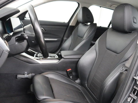 BMW 3 Serie Touring 318i Sport Line | Sportstoelen | Half leder | Live Cockpit | Carplay | Navigatie | Sfeerverlichting | Parkeerhulp | Climate control | Bluetooth | Cruise control