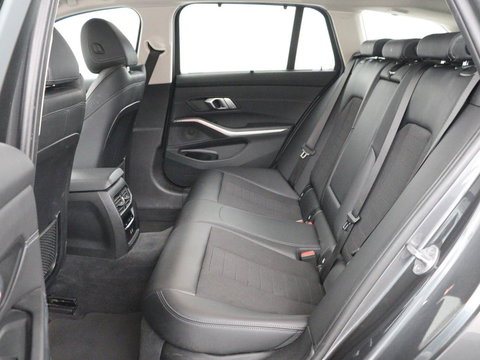 BMW 3 Serie Touring 318i Sport Line | Sportstoelen | Half leder | Live Cockpit | Carplay | Navigatie | Sfeerverlichting | Parkeerhulp | Climate control | Bluetooth | Cruise control