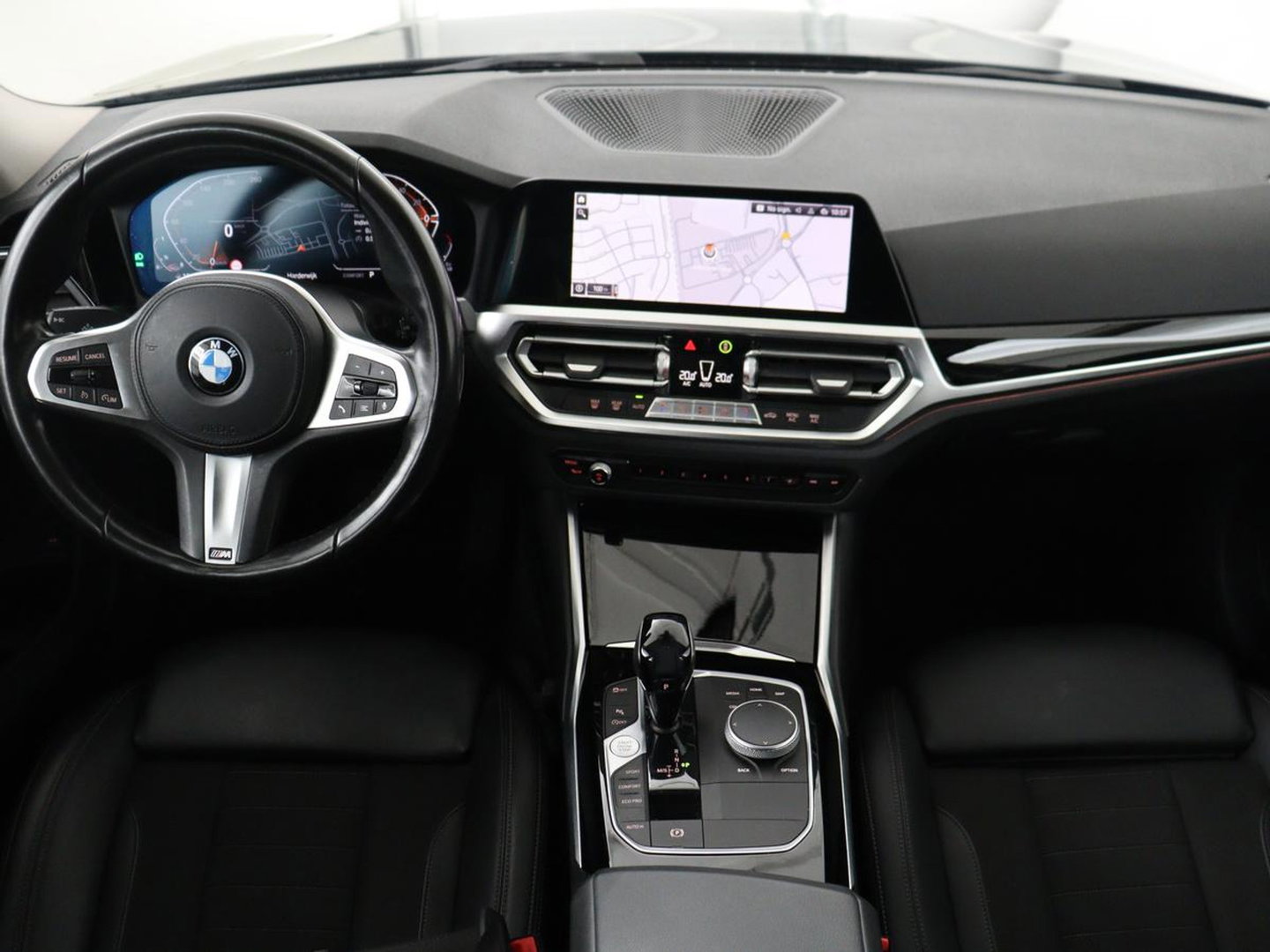 BMW 3 Serie Touring 318i Sport Line | Sportstoelen | Half leder | Live Cockpit | Carplay | Navigatie | Sfeerverlichting | Parkeerhulp | Climate control | Bluetooth | Cruise control