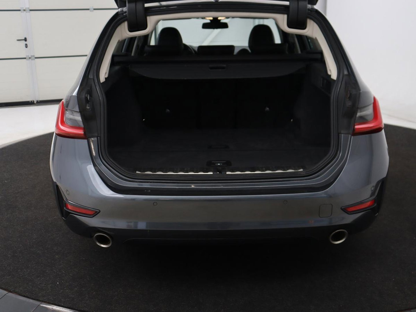 BMW 3 Serie Touring 318i Sport Line | Sportstoelen | Half leder | Live Cockpit | Carplay | Navigatie | Sfeerverlichting | Parkeerhulp | Climate control | Bluetooth | Cruise control