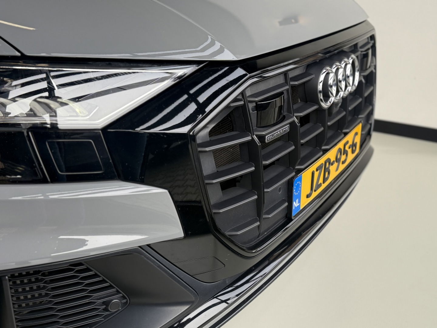 Audi Q8 60 TFSIe 462PK Quattro / Audi Exclusive / Nardo grey / 360° / 20