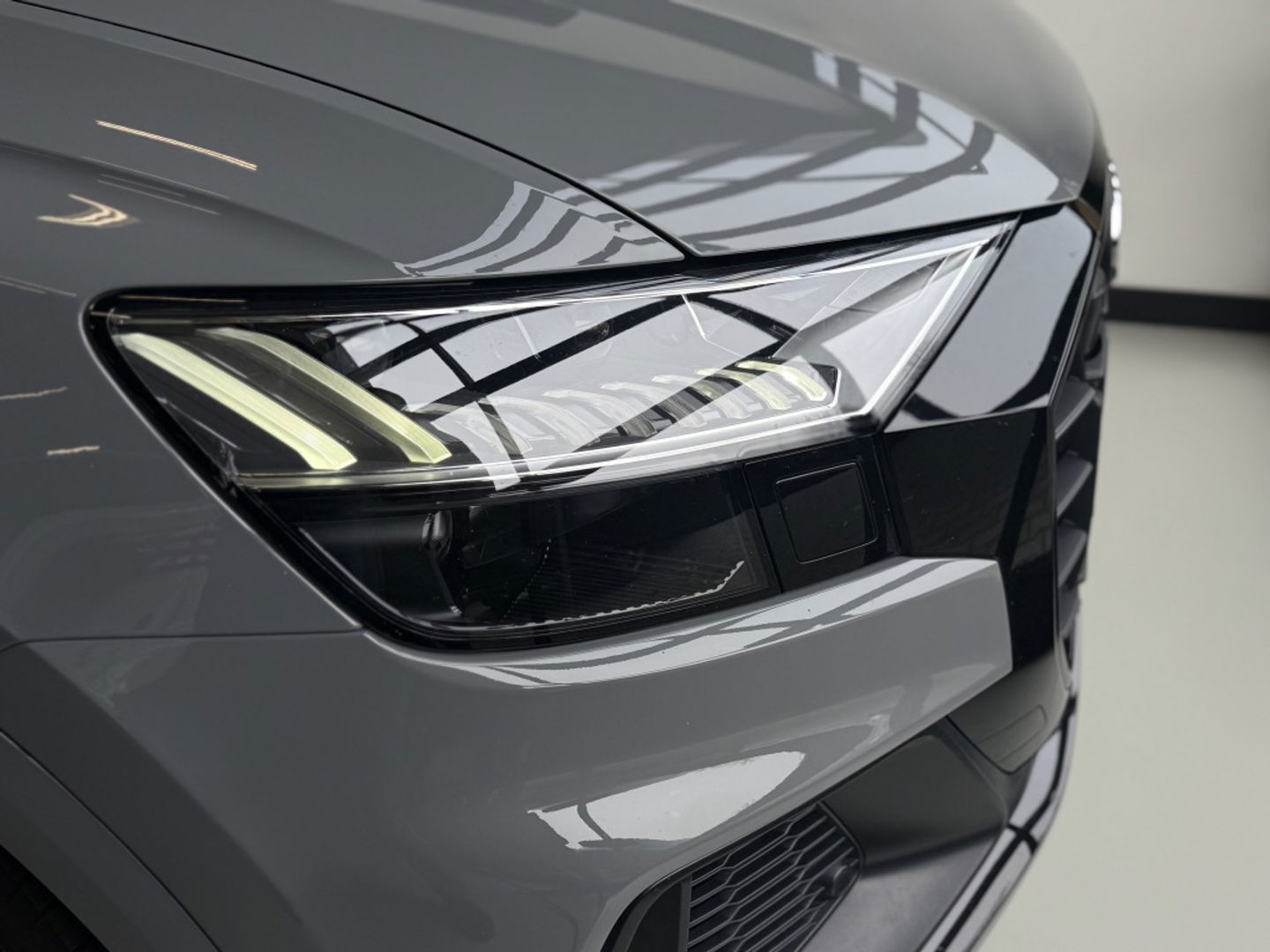Audi Q8 60 TFSIe 462PK Quattro / Audi Exclusive / Nardo grey / 360° / 20