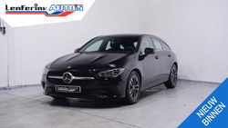 Mercedes-Benz CLA - Shooting Brake 180 Business Line NAP 1e eigen. LED-verlichting 17"-lichtmetalen velgen navigatie PDC v+a DAB bleutooth Camera sportstoelen stoelverwarming voor electr-achterklep schakelflippers aan het stuur