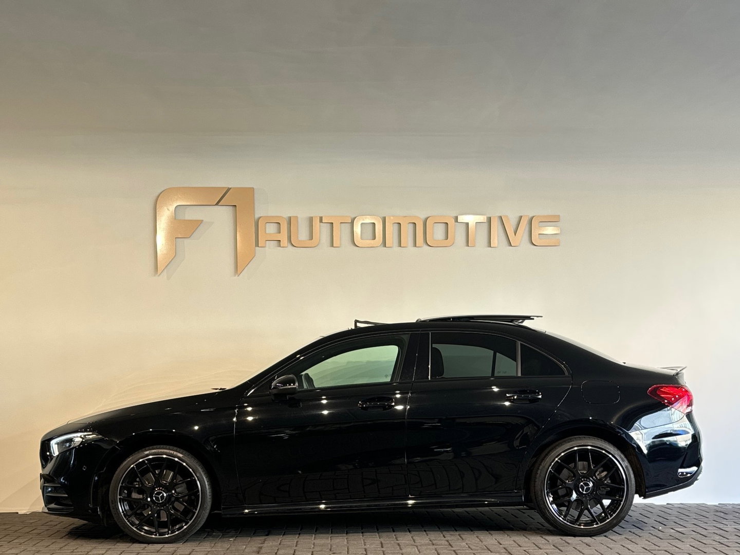 Mercedes-Benz A-Klasse 250 e Limousine AMG Pano|Sfeer|Night