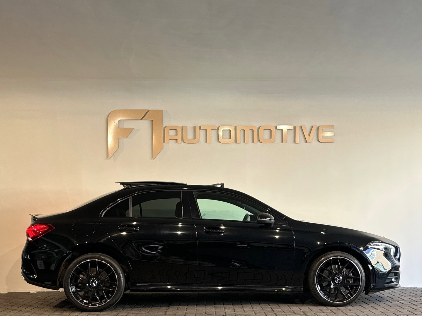 Mercedes-Benz A-Klasse 250 e Limousine AMG Pano|Sfeer|Night