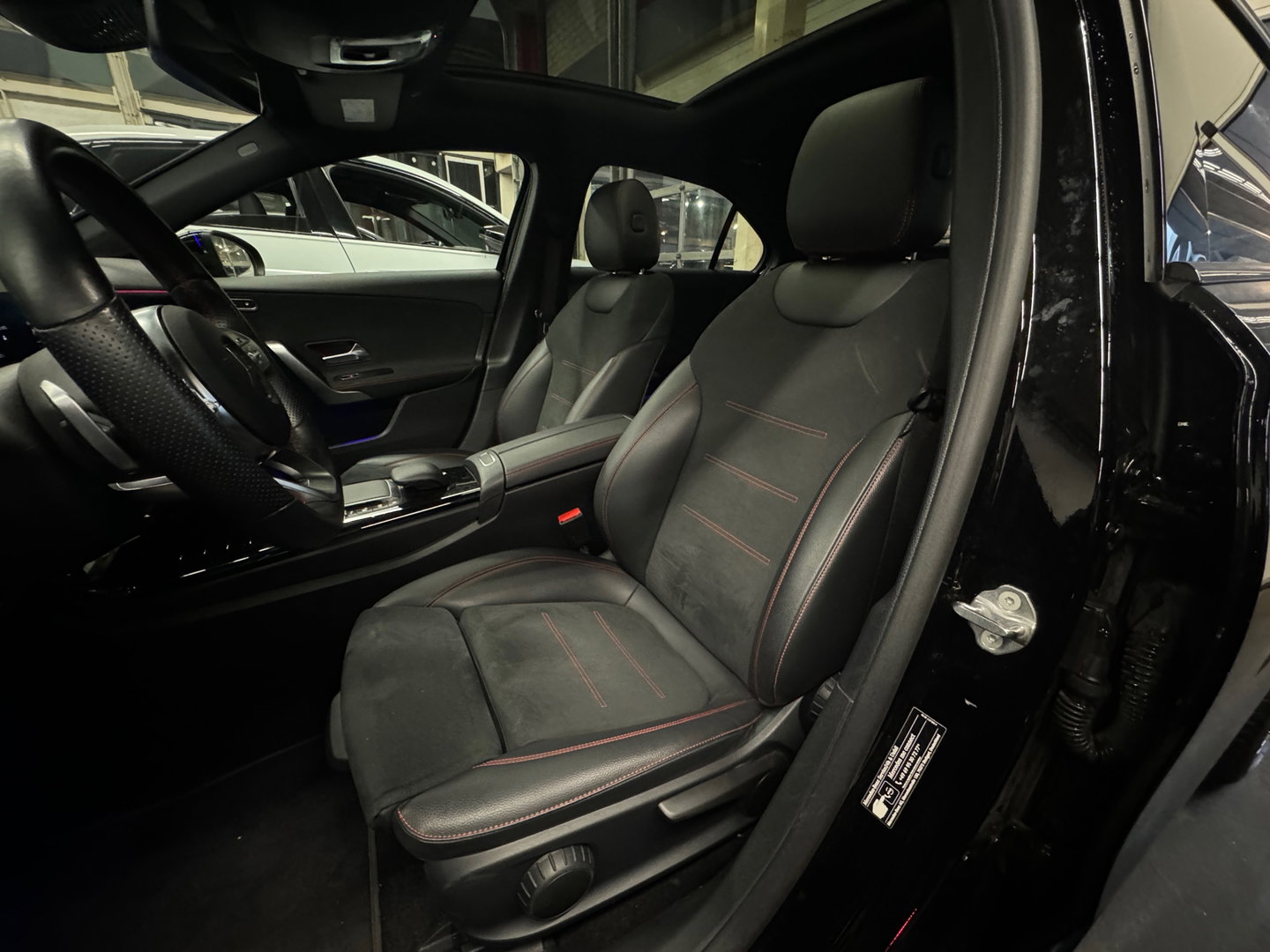 Mercedes-Benz A-Klasse 250 e Limousine AMG Pano|Sfeer|Night