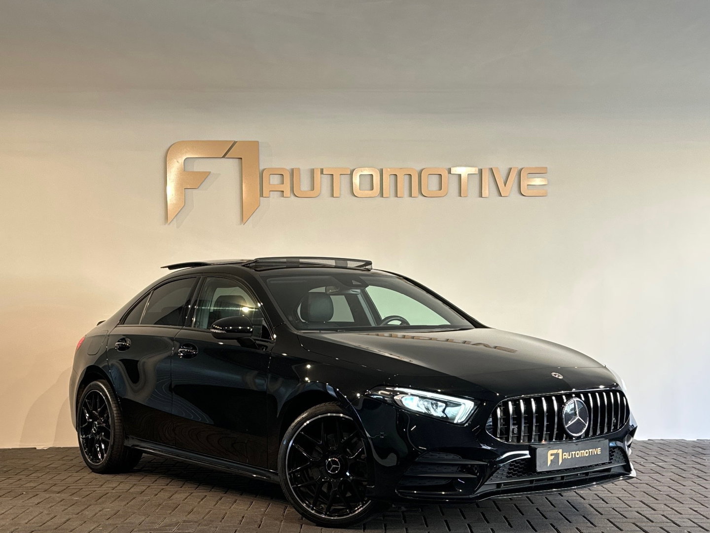 Mercedes-Benz A-Klasse 250 e Limousine AMG Pano|Sfeer|Night