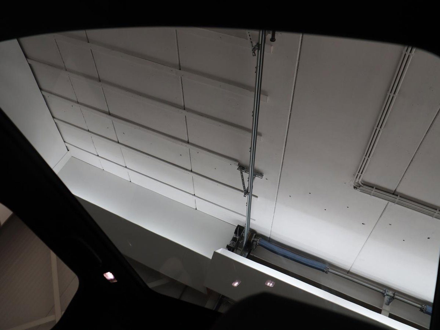 Land Rover Discovery Sport P300e 1.5 R-Dynamic SE | SOH 86% | Panoramadak | Head-Up | Leder | Trekhaak | Matrix LED | Stoelverwarming | Keyless | Park Assist | Carplay | Navigatie | Memory | PHEV | Plug In