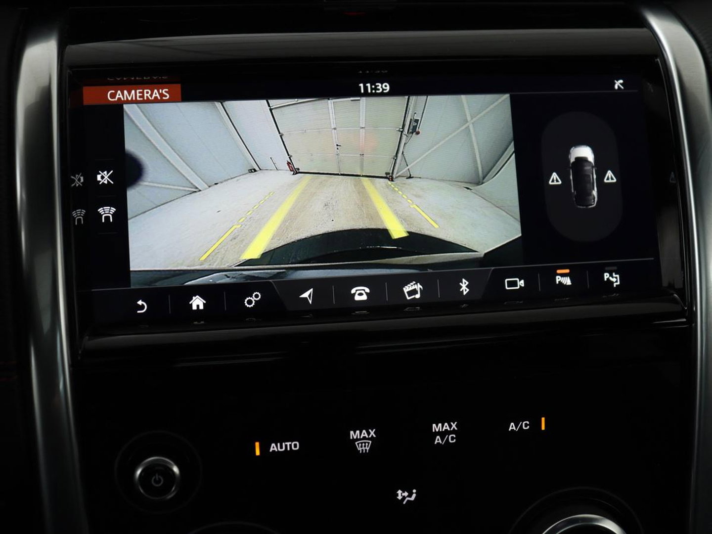 Land Rover Discovery Sport P300e 1.5 R-Dynamic SE | SOH 86% | Panoramadak | Head-Up | Leder | Trekhaak | Matrix LED | Stoelverwarming | Keyless | Park Assist | Carplay | Navigatie | Memory | PHEV | Plug In