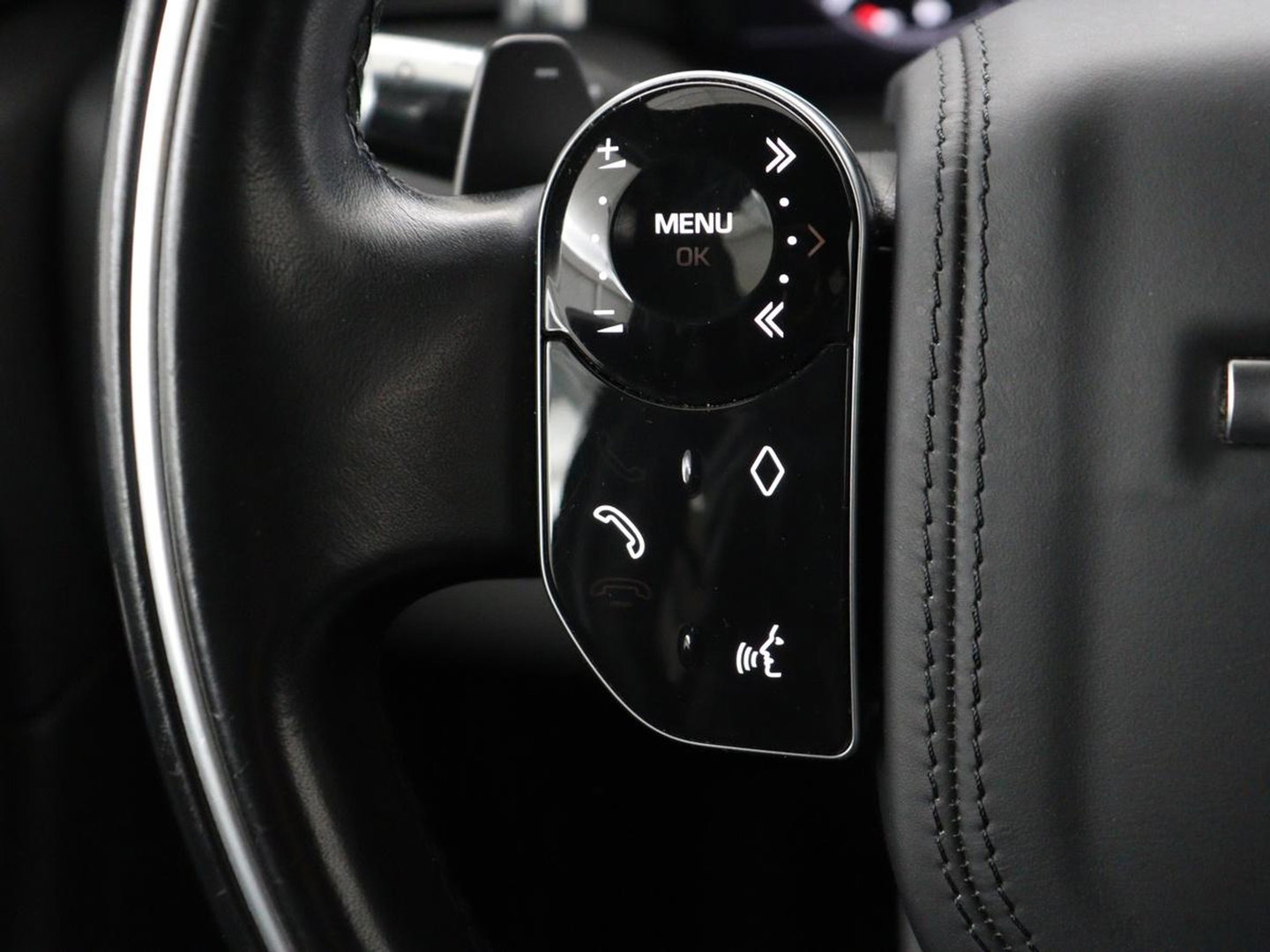 Land Rover Discovery Sport P300e 1.5 R-Dynamic SE | SOH 86% | Panoramadak | Head-Up | Leder | Trekhaak | Matrix LED | Stoelverwarming | Keyless | Park Assist | Carplay | Navigatie | Memory | PHEV | Plug In