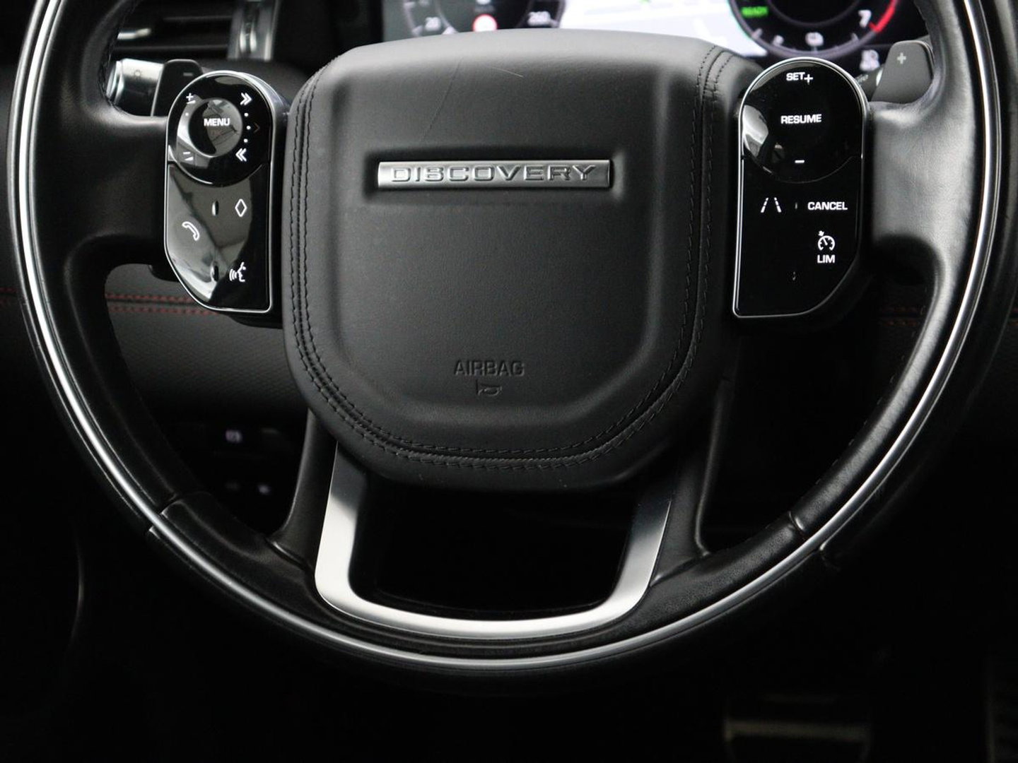 Land Rover Discovery Sport P300e 1.5 R-Dynamic SE | SOH 86% | Panoramadak | Head-Up | Leder | Trekhaak | Matrix LED | Stoelverwarming | Keyless | Park Assist | Carplay | Navigatie | Memory | PHEV | Plug In