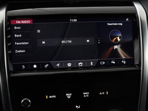 Land Rover Discovery Sport P300e 1.5 R-Dynamic SE | SOH 86% | Panoramadak | Head-Up | Leder | Trekhaak | Matrix LED | Stoelverwarming | Keyless | Park Assist | Carplay | Navigatie | Memory | PHEV | Plug In